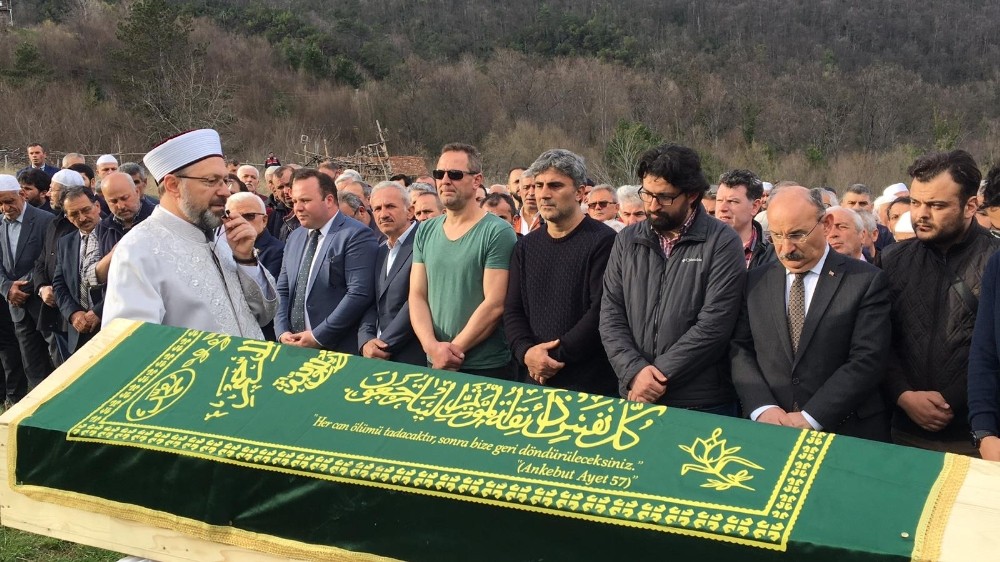 Yaşlı çifti ölüm bile ayırmadı, bir gün arayla toprağa verildiler 