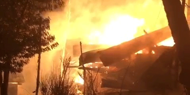 Yaşlı çiftin evi cayır cayır yandı!