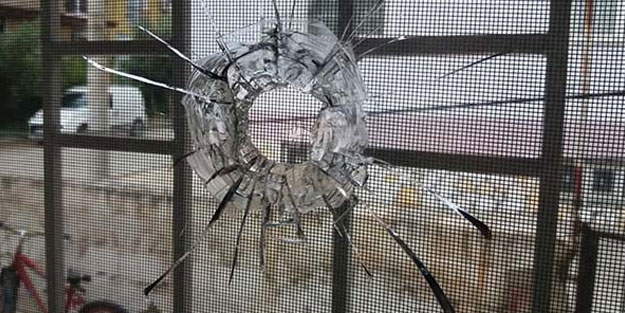 Uyandıklarında salondaki manzara nedeniyle polisi aradılar