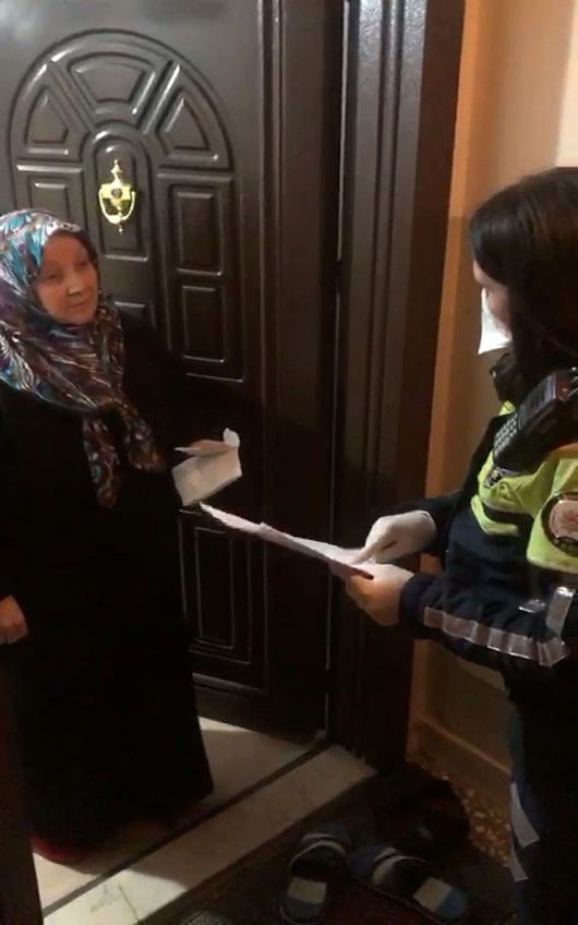 Yaşlı kadın eve gelen bayan polise böyle dua etti 