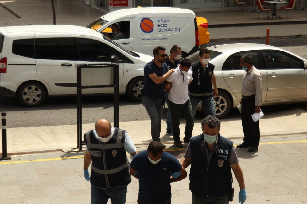 Yaşlı kadına dehşeti yaşatan gaspçılar tutuklandı 