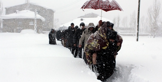 Yaşlı kadına hendek zulmü