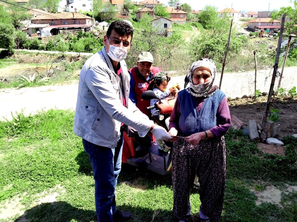 Yaşlı kadından 5 bin liralık bağış 