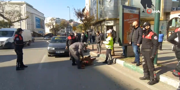 Yaşlı kadını otomobil çarptı! Çarpan kişi bakın kim çıktı