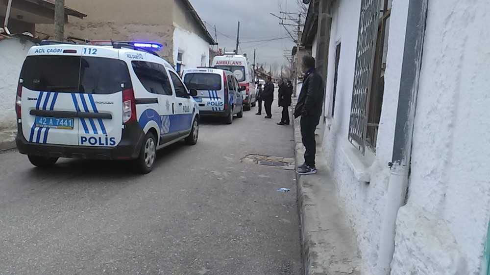 Yaşlı karı koca evde ölü bulundu 
