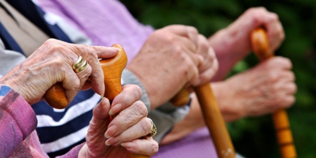 Yaşlı nüfus arttı, sistem tıkandı! Almanya'da bakım sorunu patlak verdi