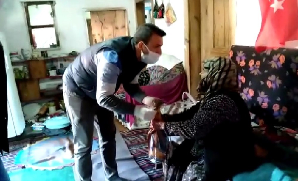 Yaşlı teyzenin devlete duası dinleyenleri duygulandırdı 