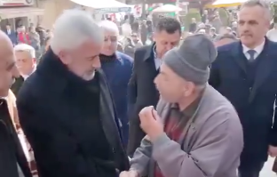 Yaşlı vatandaş, İYİ Partili belediye başkan adayından öyle bir şey istedi ki, ağızlar açık kaldı! Duyunca "Yok artık" diyeceksiniz