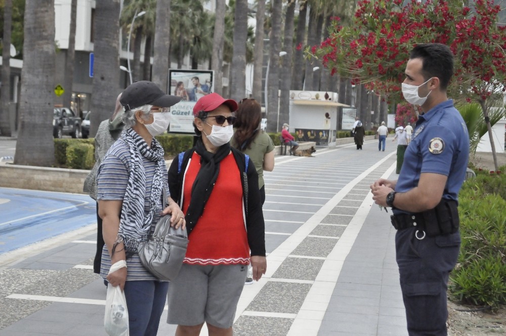 Yaşlılar Marmaris’te keyifli dakikalar yaşadı 