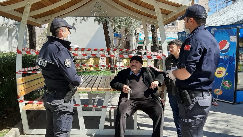 Yaşlılar uyarılıp evlerine gönderiliyor 