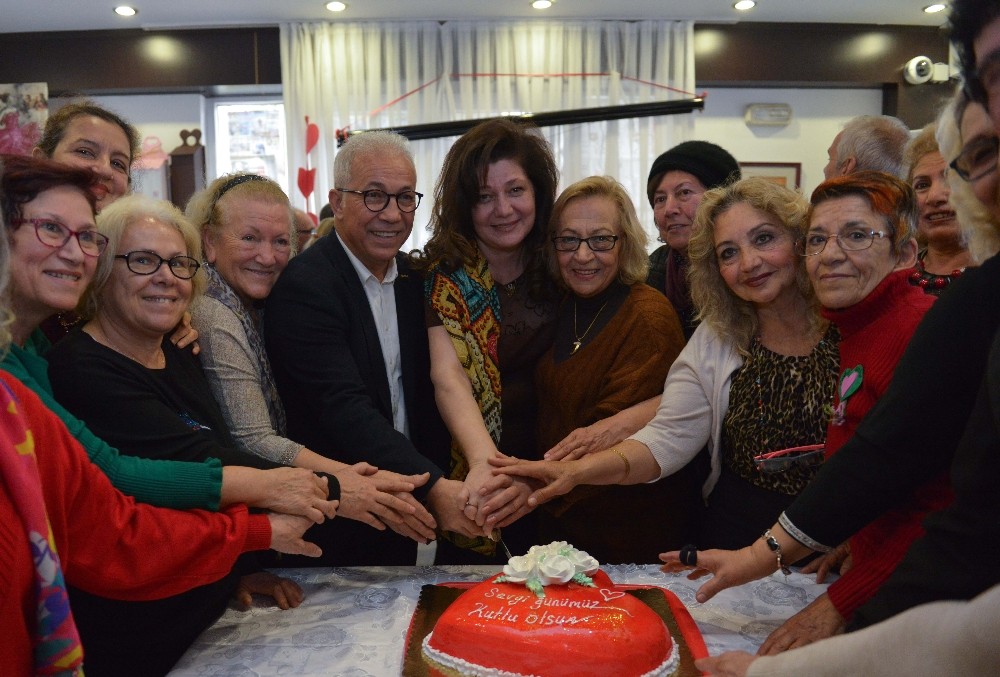 Yaşlılardan Sevgililer Günü kutlaması 