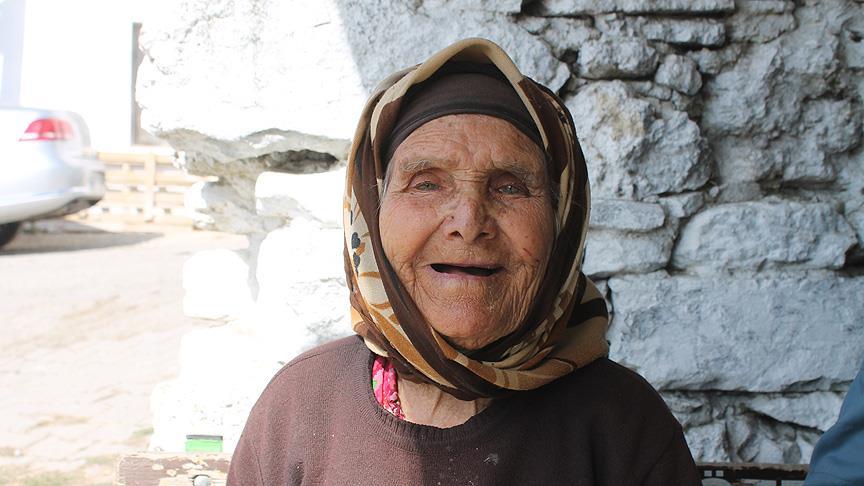 Yaşlılık aylığını biriktirerek cami yapımına bağışladı