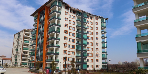 Yatacak yeriniz yok hainler! 4 yıllık binanın kolonları şaşkına çevirdi