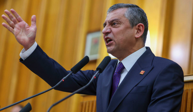 Yatak odasından vekil çıkaran zihniyet Akit’e saldırıyor! O hakaretleri size yalatır, yuttururuz Özgür Efendi.