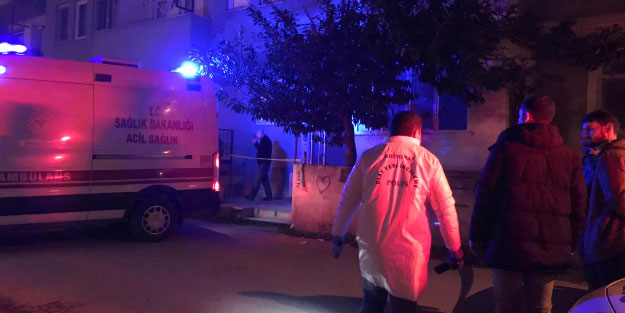 Yatalak babasının gözü önünde komşusu tarafından öldürüldü