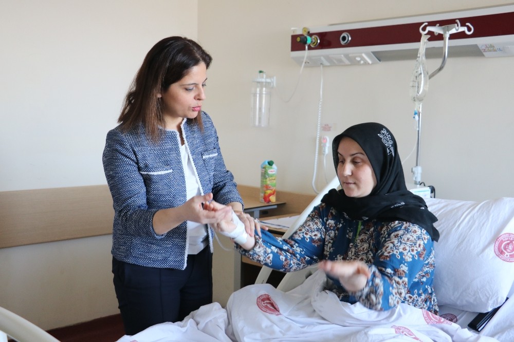 Yatalak geldiği hastaneden yürüyerek çıktı 