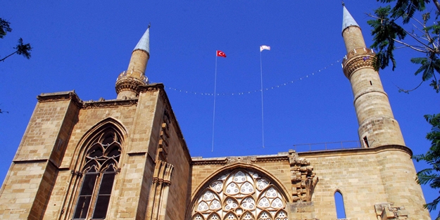 Yavru vatanın minarelerinde ezanlar sustu