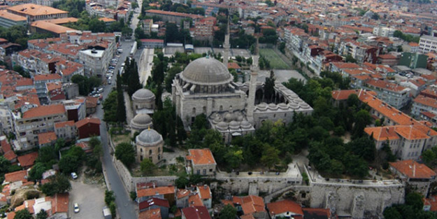 Yavuz Sultan Selim Han'ın türbesinin bulunduğu Yavuz Selim Cami'nin elektriğini kestiler