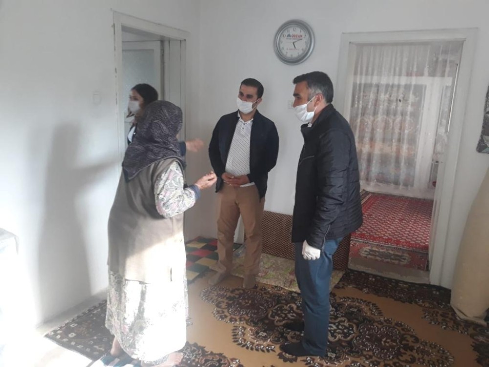 Yavuzeli Kaymakamlığından gıda paketi ve maske yardımı 