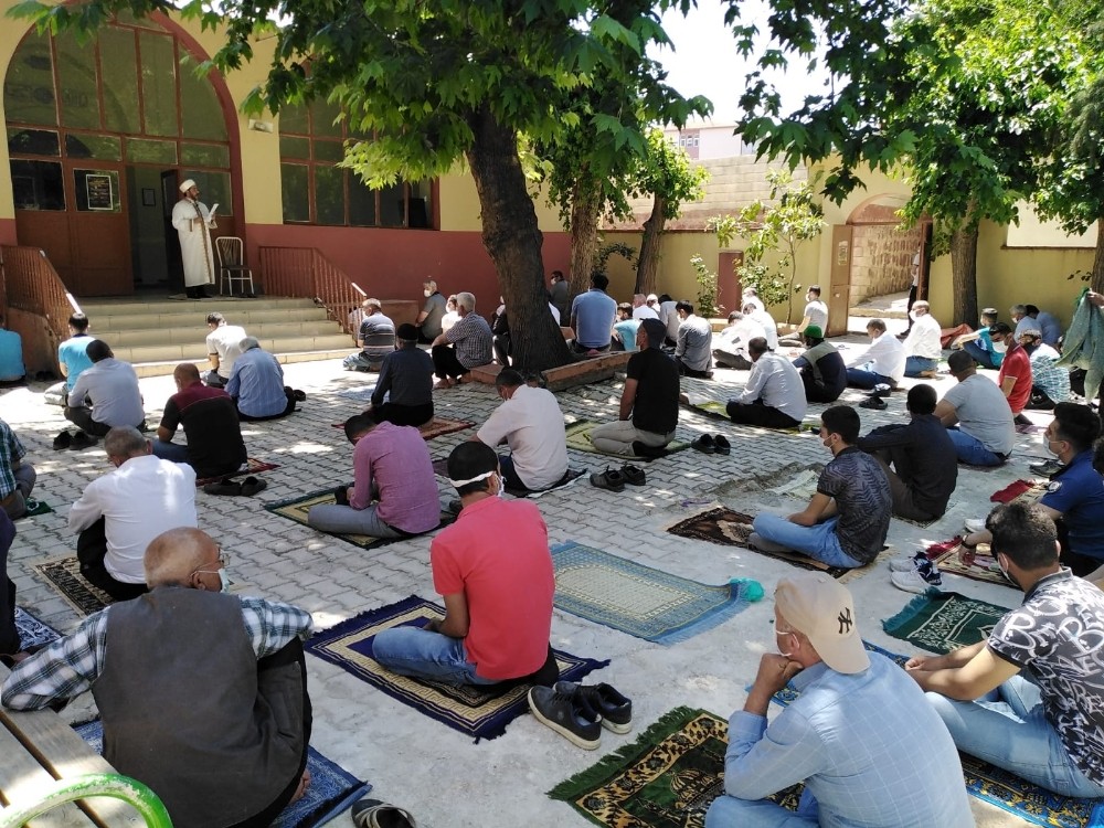 Yavuzeli Salgın sürecindeki ikinci cuma namazı kılındı 