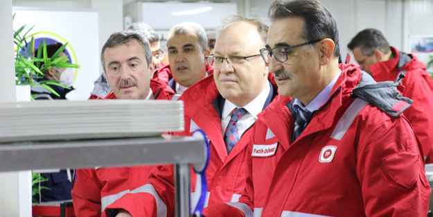 Yavuz'u uğurlayan Bakan Dönmez, Filyos Limanı’nda çalışanlar ile iftar yaptı