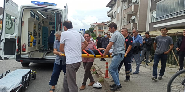 Yaya geçidindeki motosiklete araç çarptı