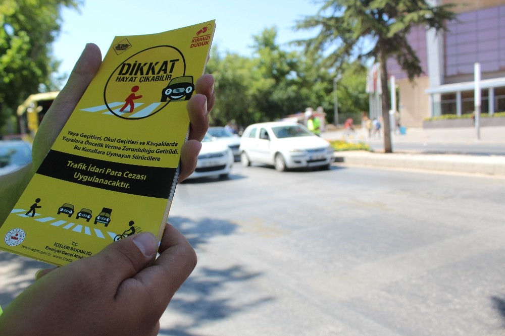 ’Yaya Öncelikli Trafik’ için yayalar ve sürücüler bilgilendirildi 