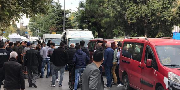 Yayalara çarpmamak için frene basınca 3 araç birbirine girdi