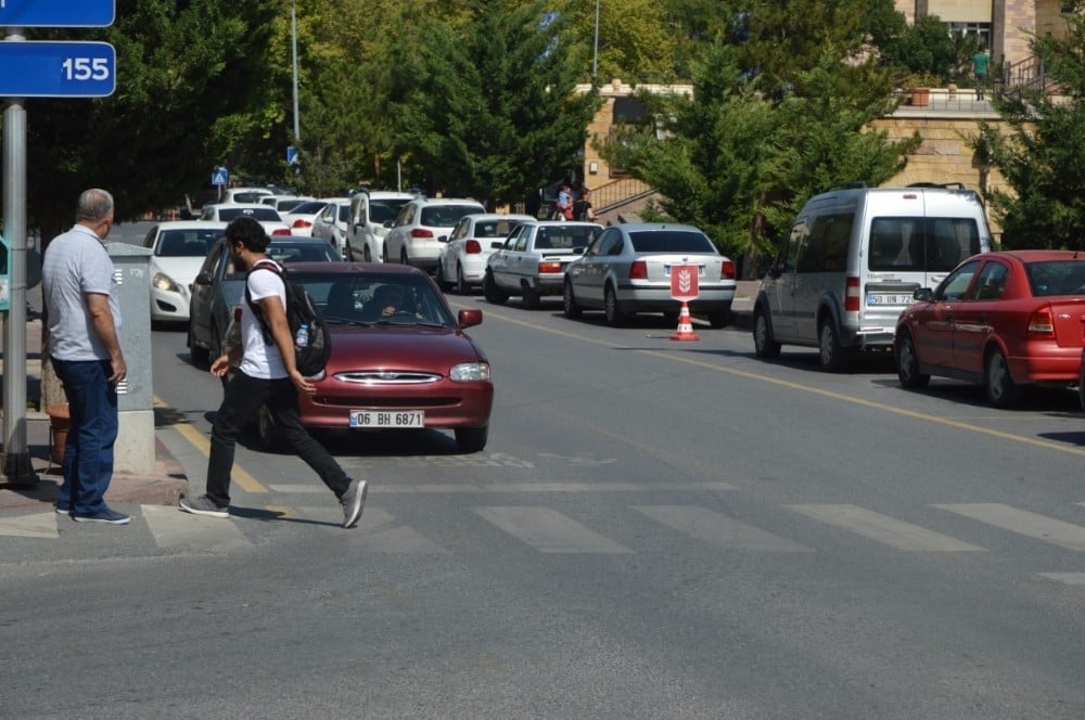 Yayalara öncelik vermeyen sürücülere ceza yazıldı 