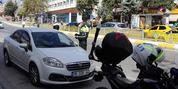 Yayalara yol vermeyen sürücülere ceza yağdı