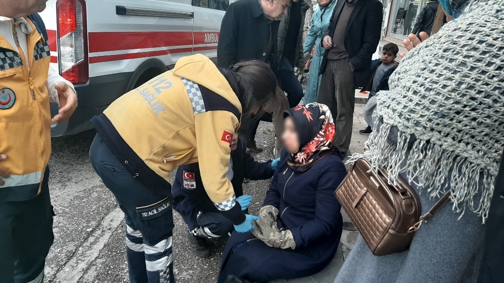 Yayaya çarpmamak için motosikleti devirdi: 1 yaralı 