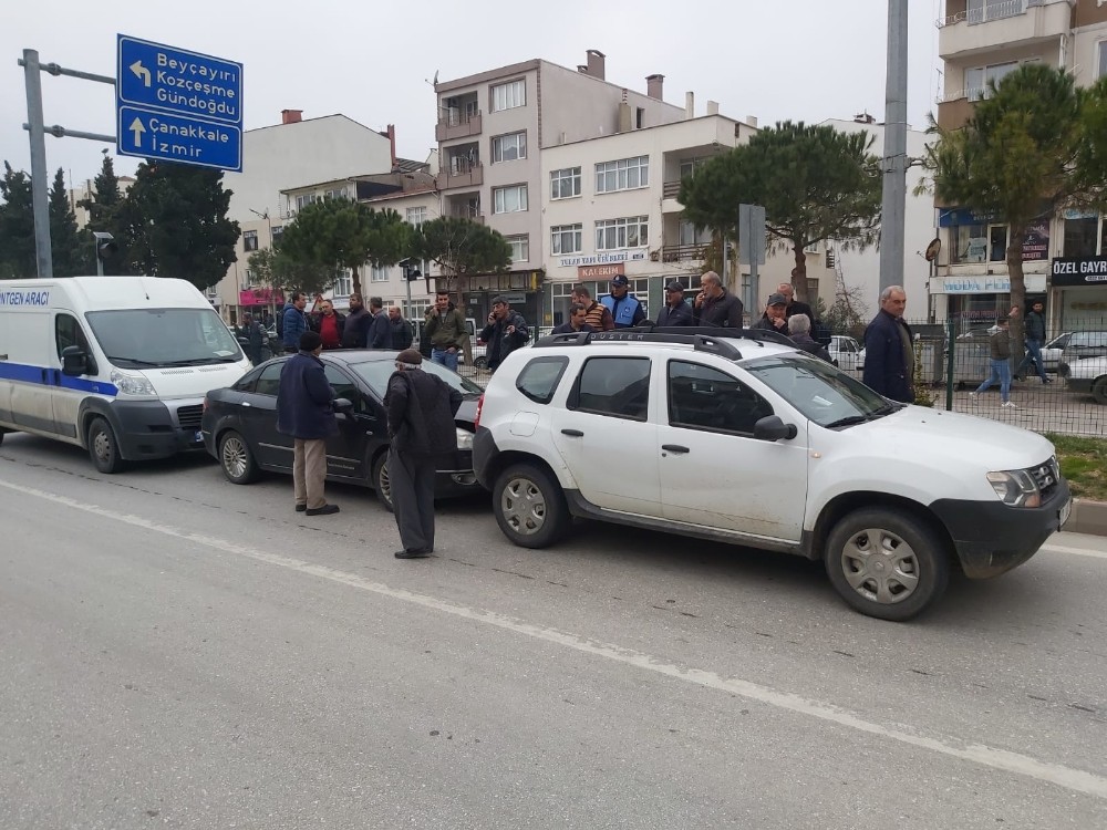 Yayaya yol verince zincirleme kaza yaşandı 