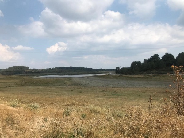Yayla Gölü’nde su seviyesi yarıya indi