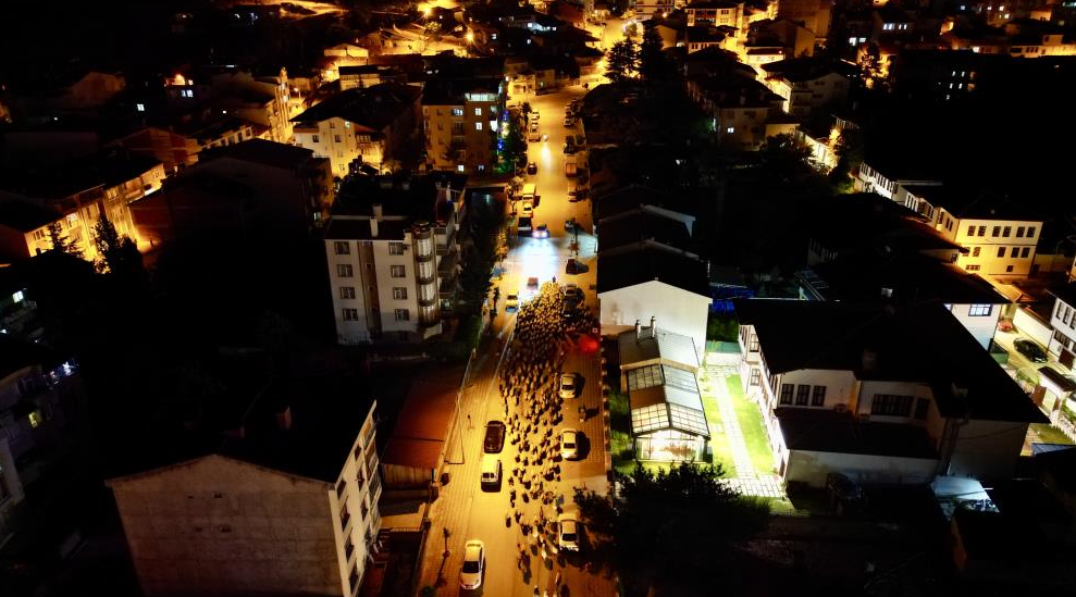Yayla yolcusu koyunlar böyle görüntülendi