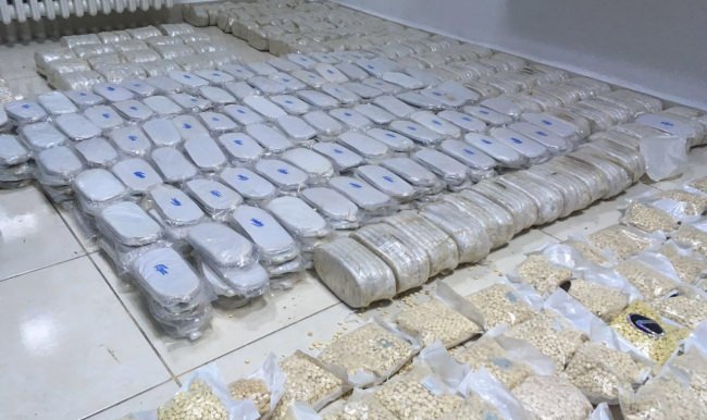Yayladağı'nda 650 bin uyuşturucu 350 kg esrar yakalandı