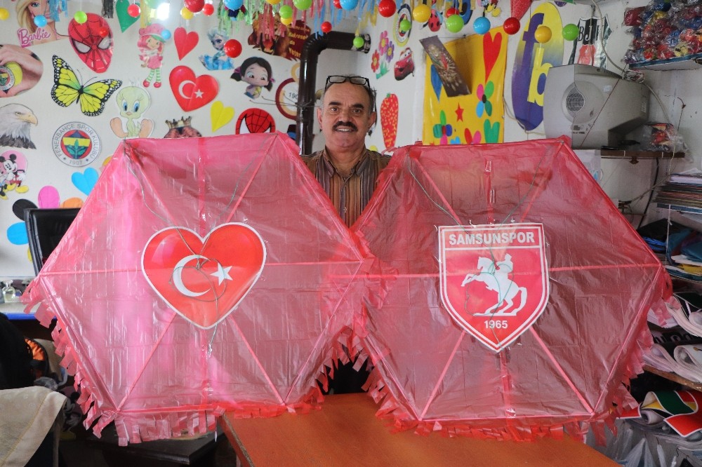 Yaz-kış demeden uçurtma üretiyor 