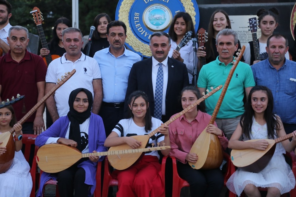 Yaz Kursu Öğrencilerinin Müzik Dinletisi Büyük Beğeni Topladı 
