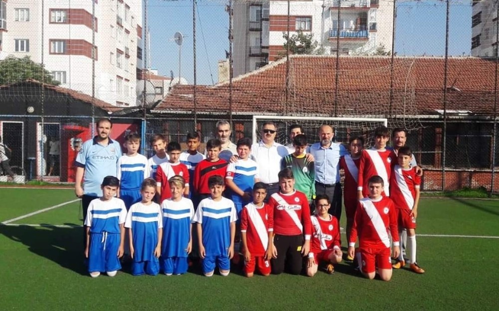Yaz Okulu Kur’an kursları arasında Camiler Arası Halı Futbol Turnuvası 