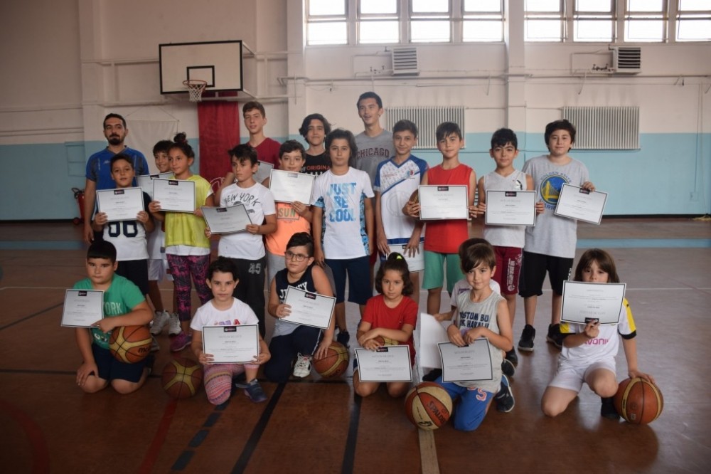 Yaz spor okulunda sertifika heyecanı 