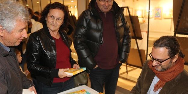 Yazar Melih Uslu, İstanbul'un en iyi 34 yürüyüş rotasını içeren kitabını imzaladı