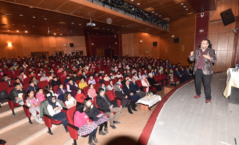 Yazar Sinan Yağmur, Ahlatlı öğrencilerle buluştu 