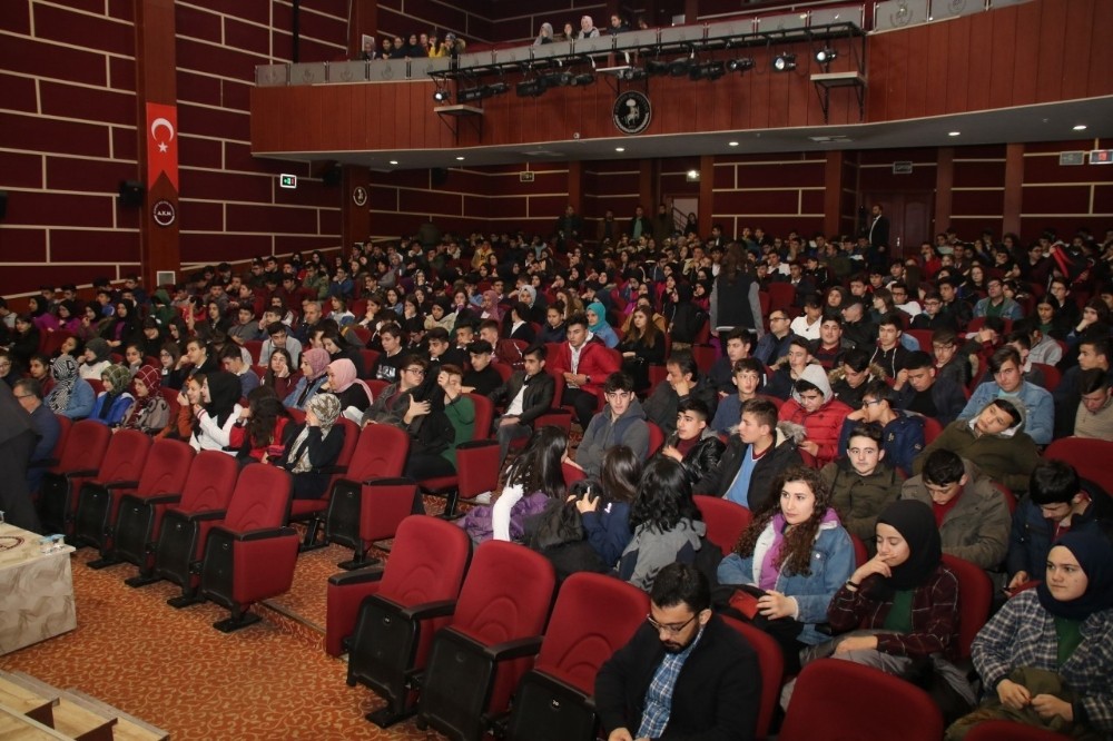 Yazar Tarık Buğra vefatının 26.yılında Akşehir’de anıldı 