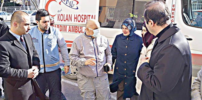 Akit Yazarı Mehmet Koçak doktor gözetiminde oy kullandı