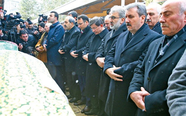 Yazıcıoğlu’nun annesi dualarla defnedildi