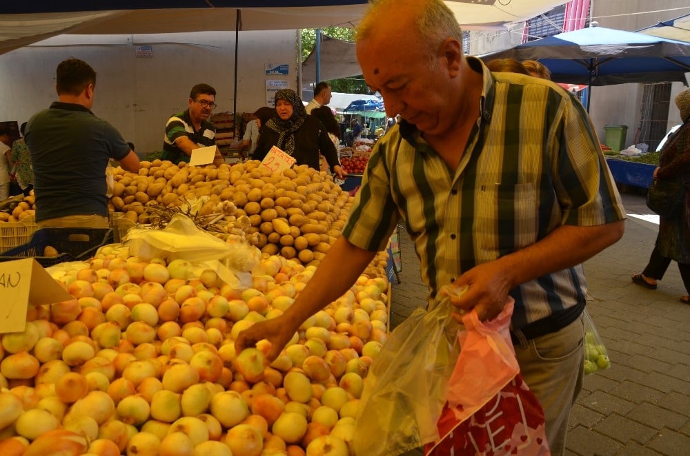 Yazın sıcağı sebze ve meyvenin ateşini düşürdü 