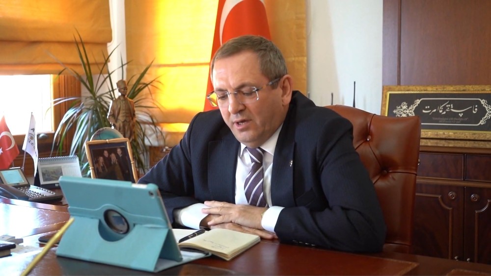“Yazlıkçılar Ayvalık’a gelmesin” çağrısında bulunan Başkan Ergin’e Bakan Kurum’dan tam destek 
