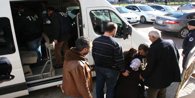 YDG-H üyesi oğlunu kelepçeli görünce bayıldı