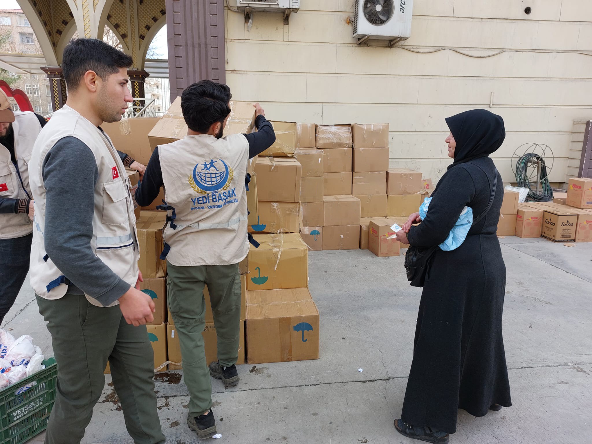Yedi Başak'ta yardım seferberliği sürüyor