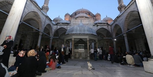Yedi Hilal Derneği'nden 6. kez Medine usulü iftar!