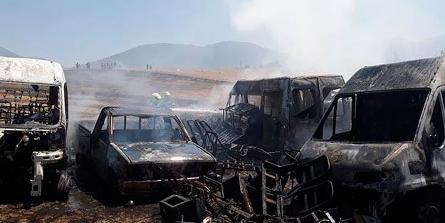 Yediemin deposuna sıçrayan yangın, 6 aracı küle çevirdi